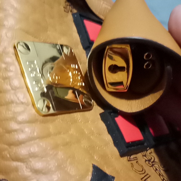 MCM/BAPE SHARK STARK WEEKEND DUFFEL BAG - Picture 3 of 3